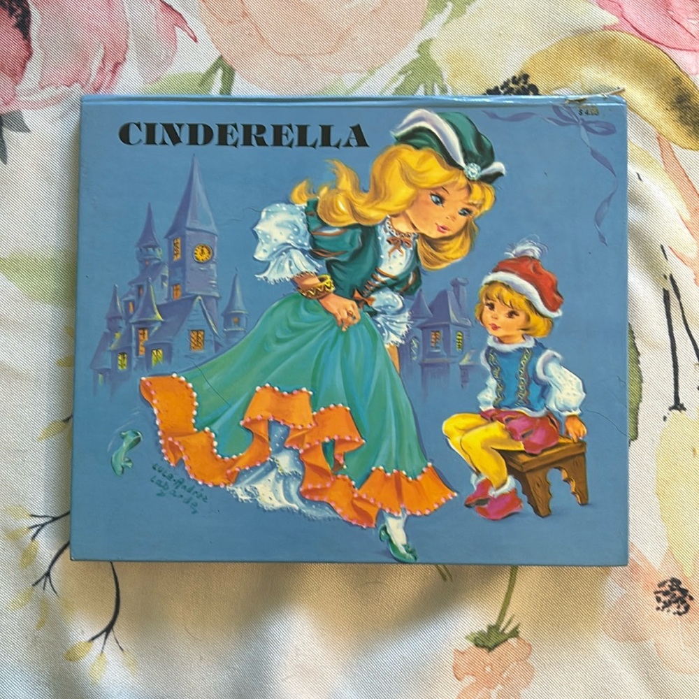 ⭐️Host Pick⭐️ Vintage Cinderella Pop Up Book
